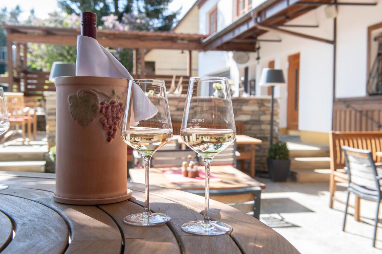 Zum Fally - Landgasthof Kirchberg am Wechsel Εξωτερικό φωτογραφία